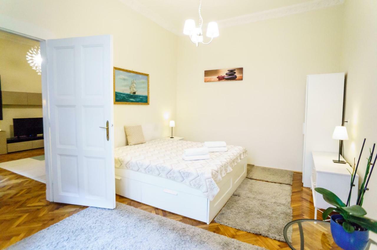 Budapest Kingdom Apartment Central & Car Parking On-Site & Aircon & Quiet & Family Friendly Eksteriør billede